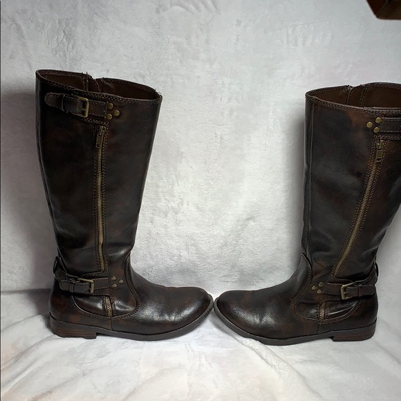 Boots - Picture 4 of 7